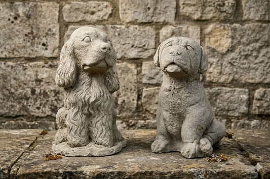 Twee zittende honden